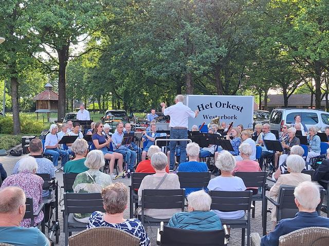 Het Orkest sluit repetitieseizoen af. Bewoners van het Derkshoes genieten met volle teugen