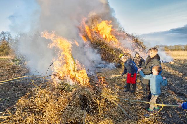 Paasbult in de Broekstreek gaat in vlammen op. 'Ook dit keer is het weer gelukt'