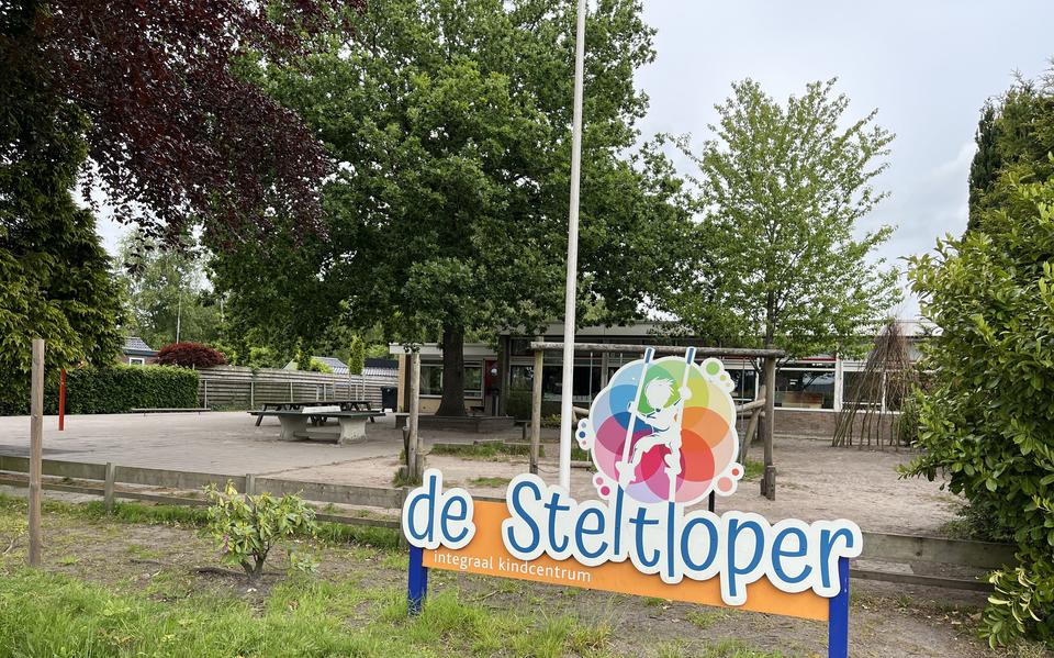 Het gebouw van school De Steltloper in De Wilp die twee jaar geleden vanuit een fusie tussen openbaar en christelijk onderwijs is ontstaan.