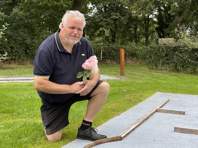 Gratis midgetgolf op de minimacamping van Appie (60) in Opende