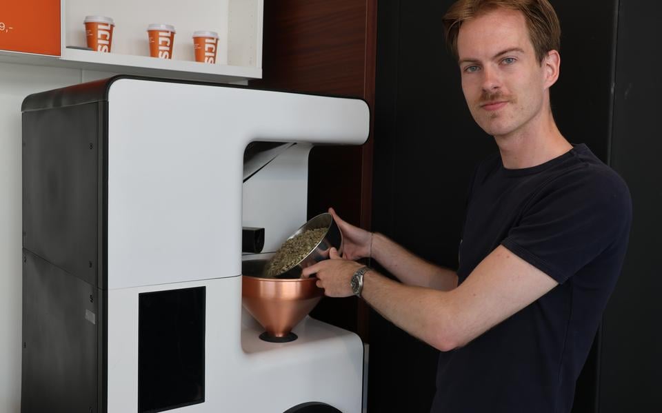 Jibbe Sijl van SIJL COFFEE in Assen brandt zijn bonen nu zelf.