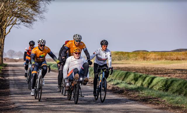 Wandelend, hardlopend en fietsend. Team Henk 2026 uit Nieuw-Buinen gaat in juni Mont Ventoux op