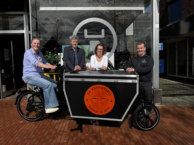 HipHelpt rijdt nu ook door Stadskanaal. Bakfiets brengt koffie en hulp bij de deur