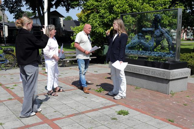 Oorlog dichtbij. Pabostudenten filmen monument Wildervank
