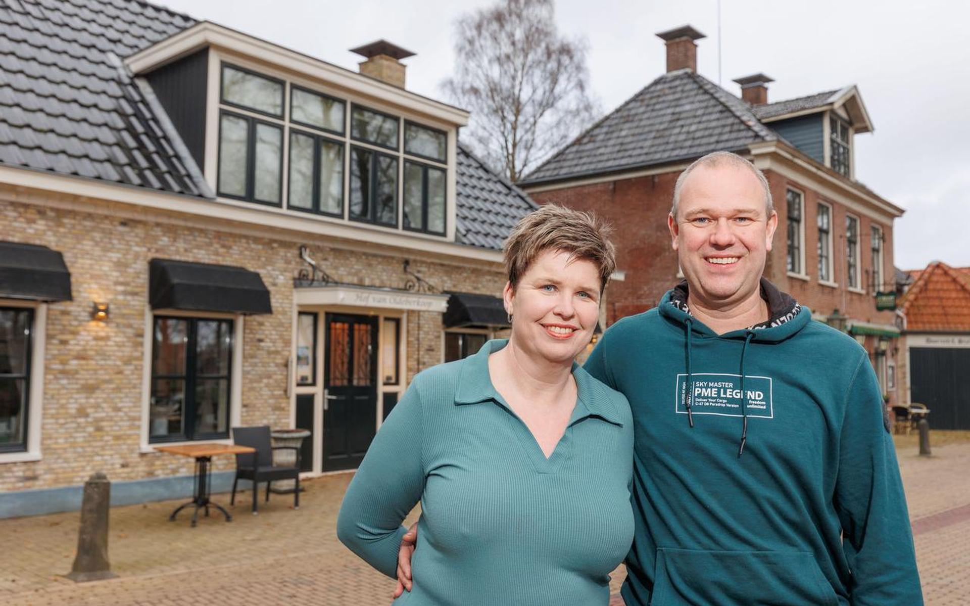 Chris en Esther heropenen restaurant in Oldeberkoop na goed gesprek met groepje dorpsbewoners dat ov