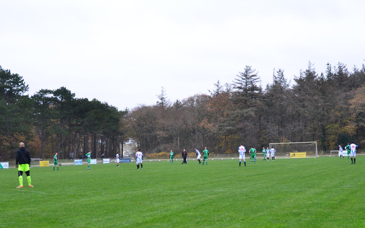 Het veld van VSV '31, tijdens de competitiewedstrijd tegen VV Heerenveen 5.