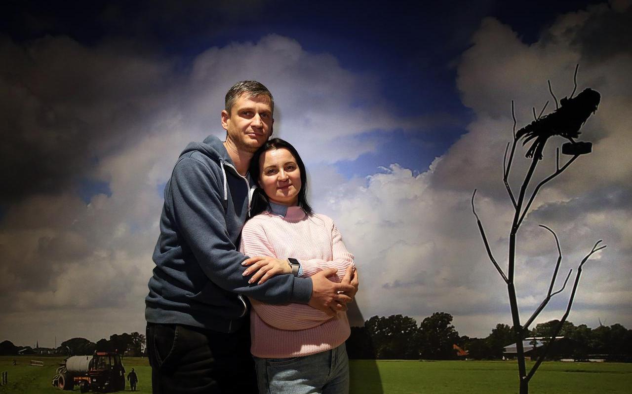 Oksana en Ruslan Muts waren heel even in Friesland. ,,De ontvoerde Oekraïense kinderen uit onze weeshuizen raken afgesloten van hun familie en hun geschiedenis. En niemand in Rusland vecht voor ze.'' Oksana en Ruslan Muts waren heel even in Friesland. ,,De ontvoerde Oekraïense kinderen uit onze weeshuizen raken afgesloten van hun familie en hun geschiedenis. En niemand in Rusland vecht voor ze.''