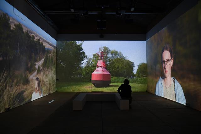 't Paradiis: ‘liefdevolle interacties’ in Terschellinger dialecten