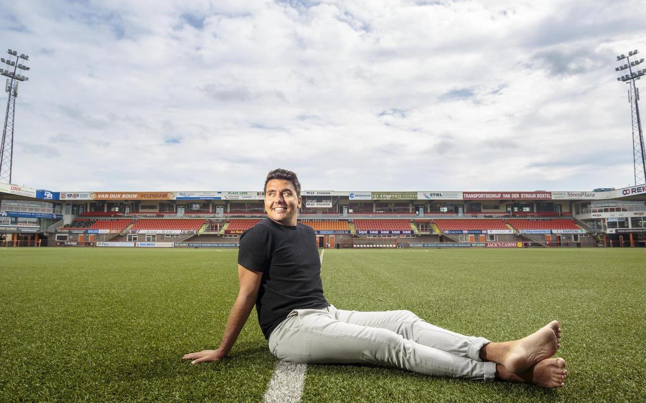 Jan Smit in het Kras Stadion van FC Volendam. Jan Smit in het Kras Stadion van FC Volendam.