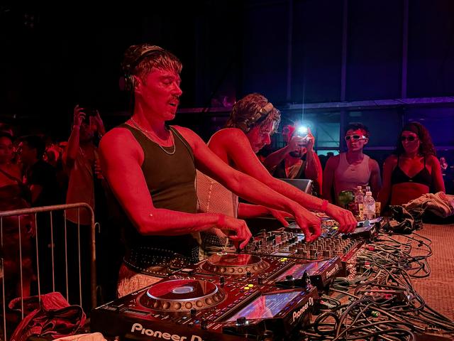 Tweeling Sander en Maurice (36) uit Leeuwarden vieren als dj-duo Doppelgang succes in Latijns-Amerik