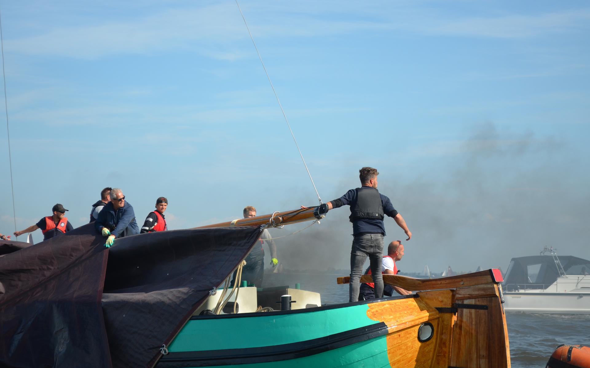 Gewonde bij brand op skûtsje bij Echtenerbrug - Dagblad van het Noorden