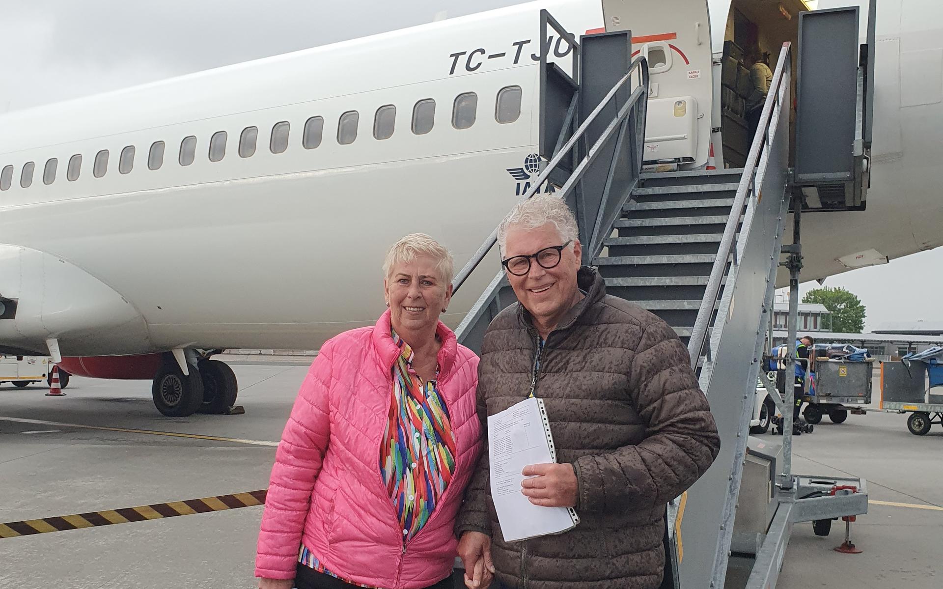 Andries en Joke Hoekstra uit Leeuwarden komen aan in Turkije.