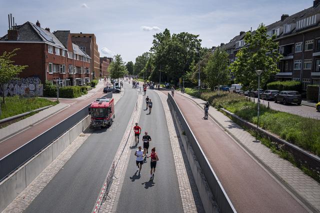 Nel (31) stopte vroegtijdig met de halve marathon van Groningen: ‘Ik had overal kippenvel’
