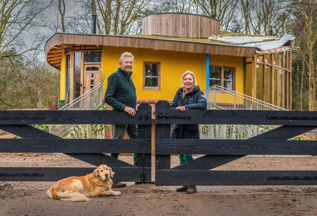 Het bijzondere ‘beukenblad’ van Alex (66) en Wilma (64). ‘We hebben een huis dat ademt’