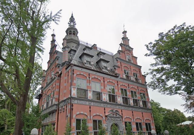 Waarom in dit Amerikaanse stadje een kopie staat van het stadhuis van Franeker. ‘This building is am