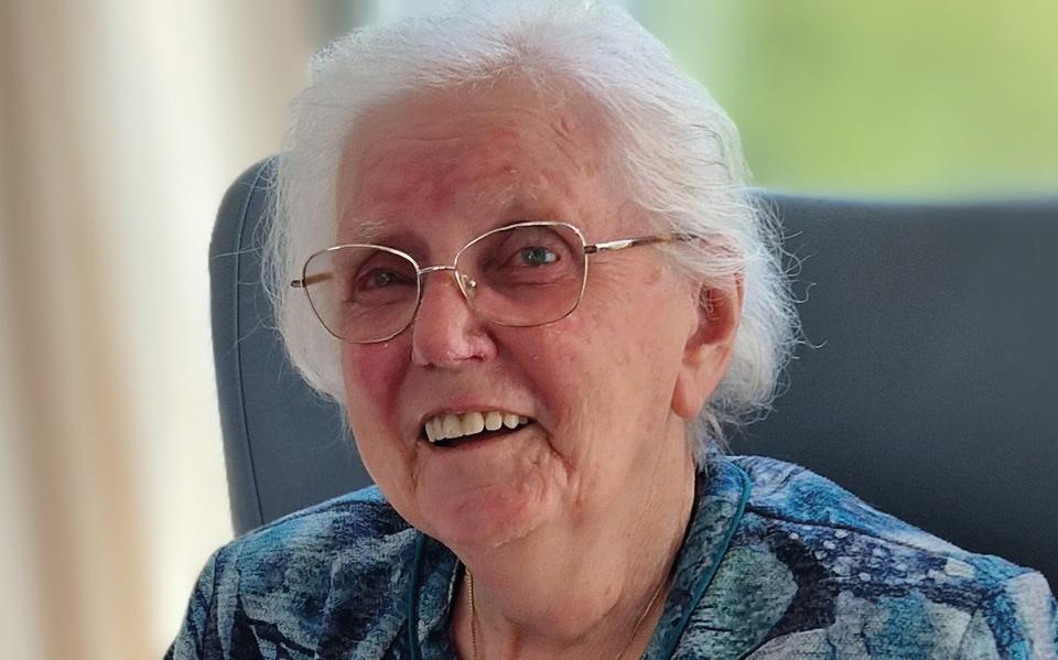 Lolkje Dijkstra-Hoogenberg,  1935-2025.