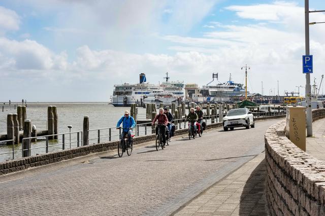 Zwaar verwaarloosde kade en haven Terschelling worden gerenoveerd: gemeenteraad stemt in. ‘Toeristen