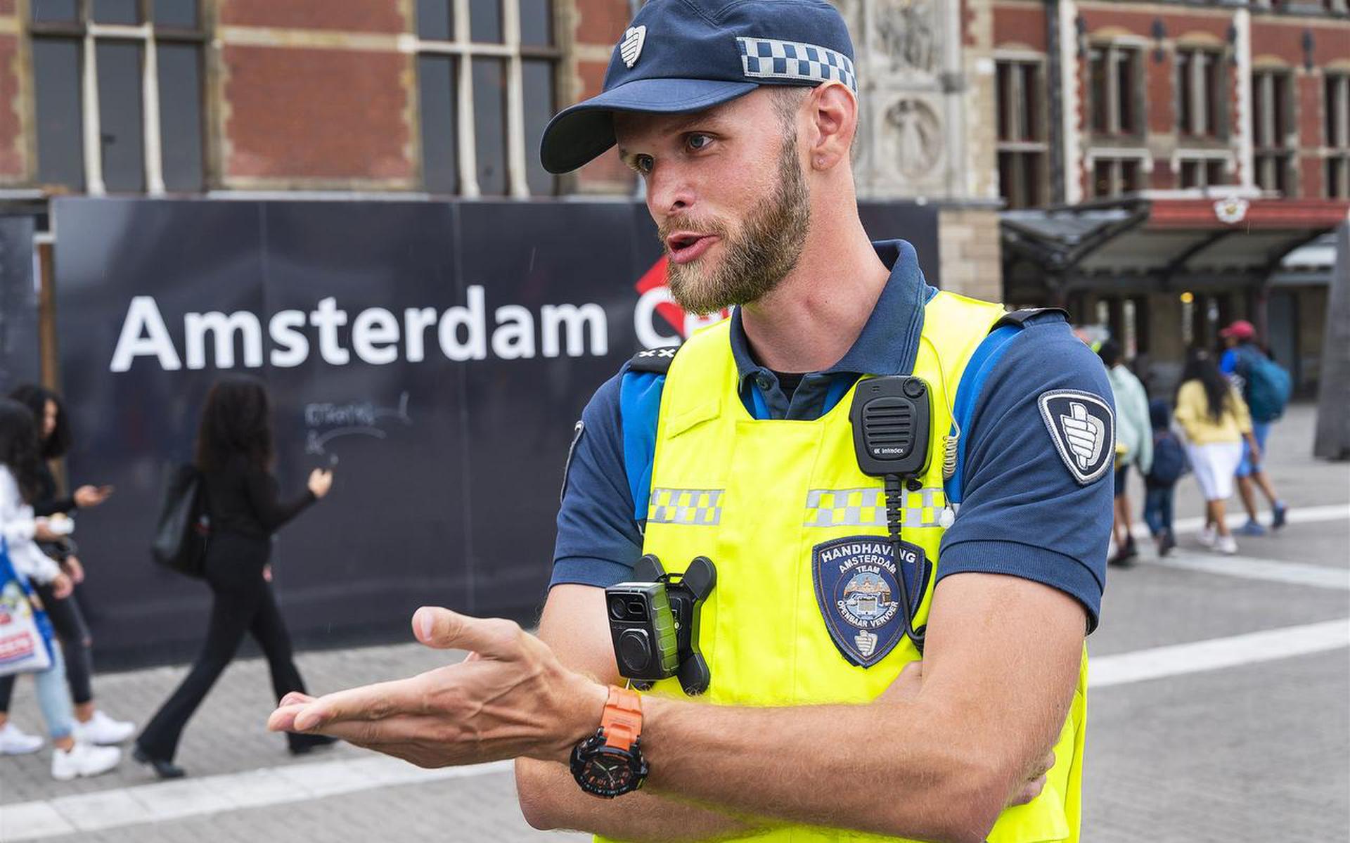 Buitengewoon opsporingsambtenaren (BOA's) in Amsterdam dragen sinds juni bodycams. 