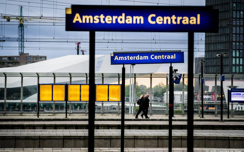 Geen treinverkeer van en naar Amsterdam Centraal door storing.