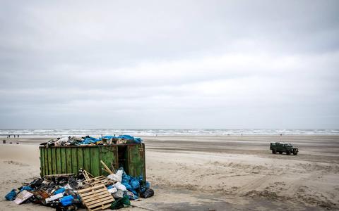 Milieuorganisaties gaan 800.000 kilo afval uit de Noordzee en Waddenzee halen.