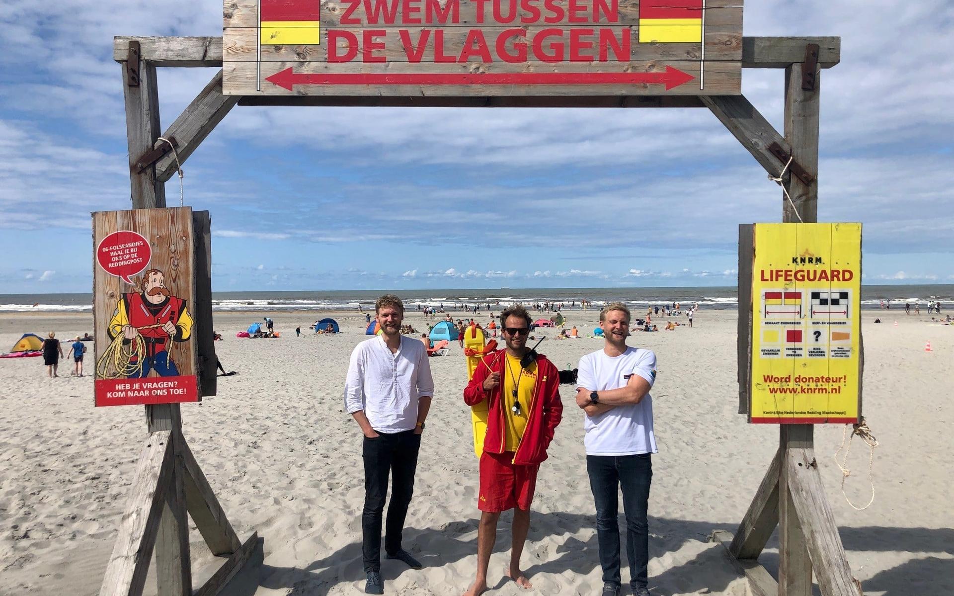 Lifeguards redden man uit water bij Ameland. Gemeente waarschuwt: zwem nooit na 18.00 uur. 'De strom