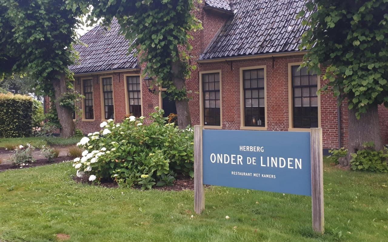 Herberg Onder de Linden in Aduard. Herberg Onder de Linden in Aduard.