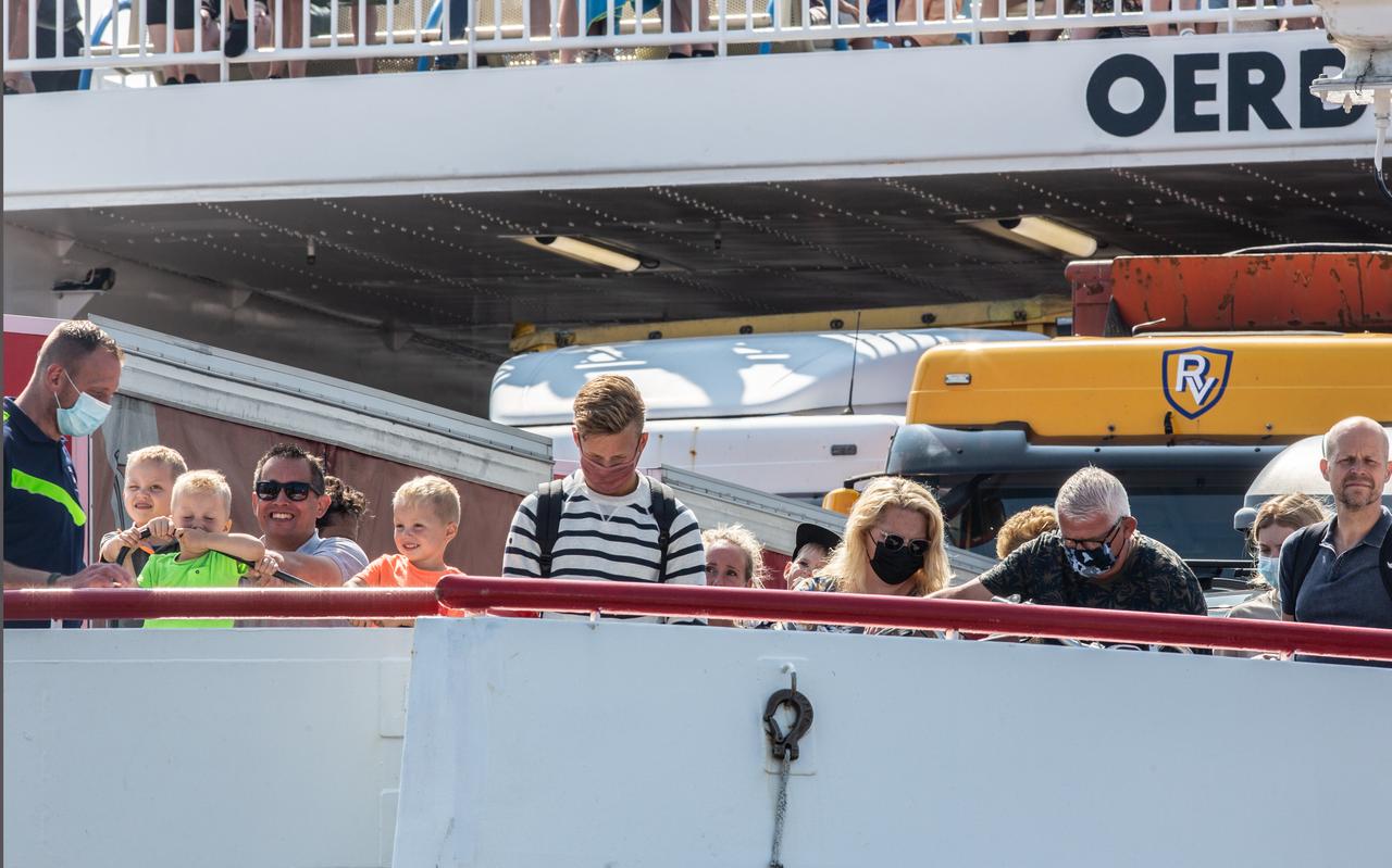 Zelfs de 11:30 boot vanuit Holwerd zat zo vol (1206 passagiers) dat er mensen moesten wachten op de volgende veerboot. Zelfs de 11:30 boot vanuit Holwerd zat zo vol (1206 passagiers) dat er mensen moesten wachten op de volgende veerboot.