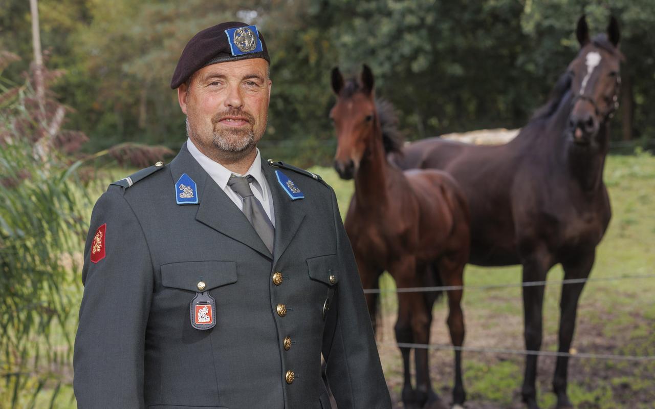 Camiel van Ulden van het Cavalerie Ere-Escorte in zijn diensttenue. Camiel van Ulden van het Cavalerie Ere-Escorte in zijn diensttenue.