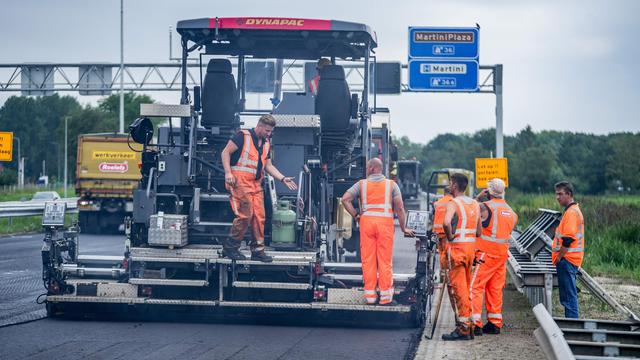 Rijkswaterstaat stopt met asfalteren in Noord-Nederland, want het geld is op: radicaal besluit leidt