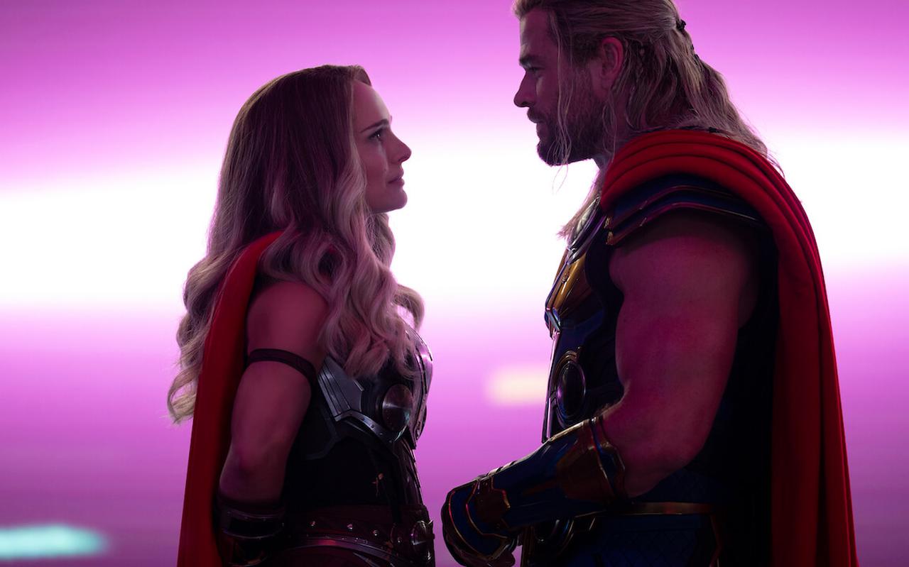 Natalie Portman en Chris Hemsworth in 'Thor: Love and thunder'