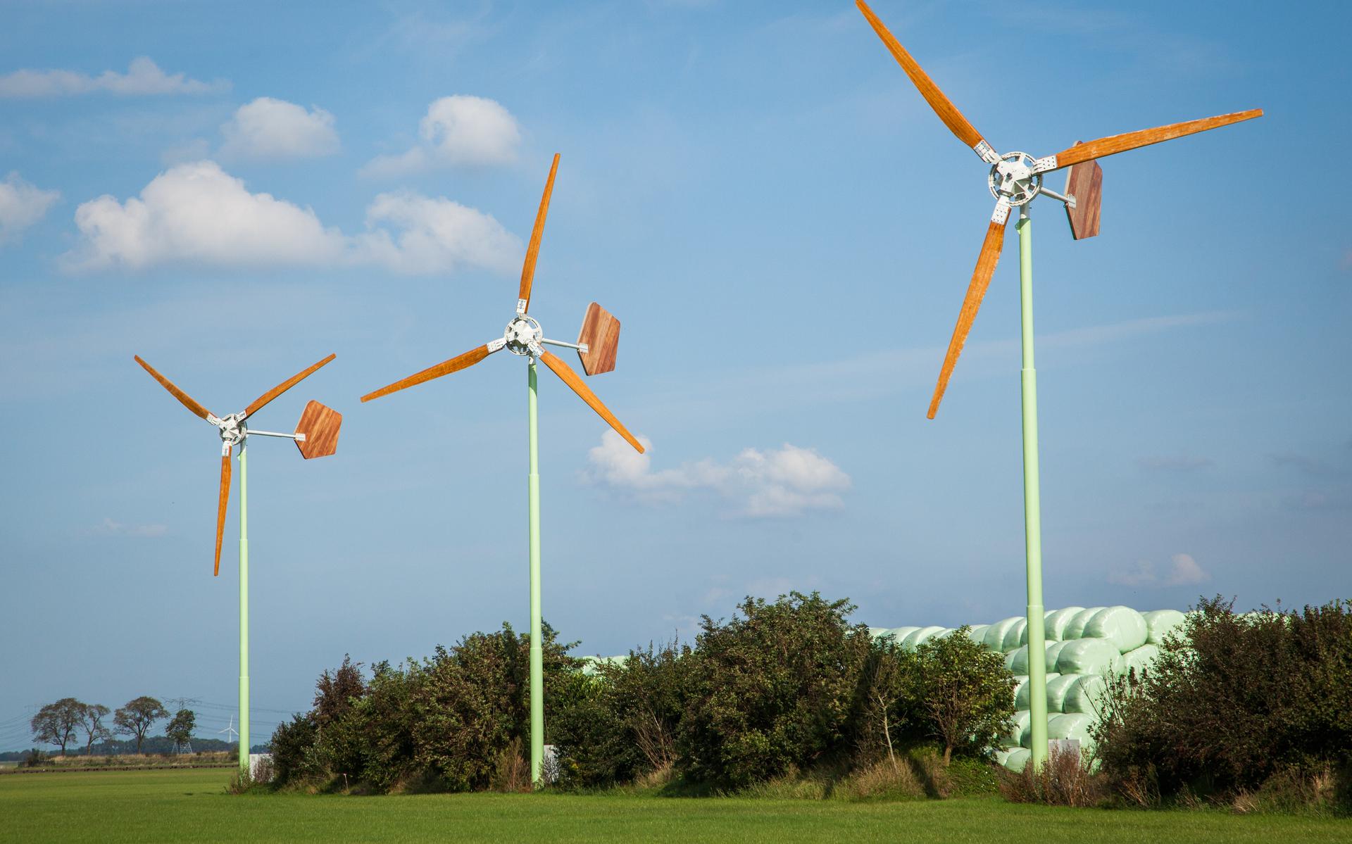 Kleine windmolens in Zuidbroek van fabrikant EAZ Wind uit Hogezand. 