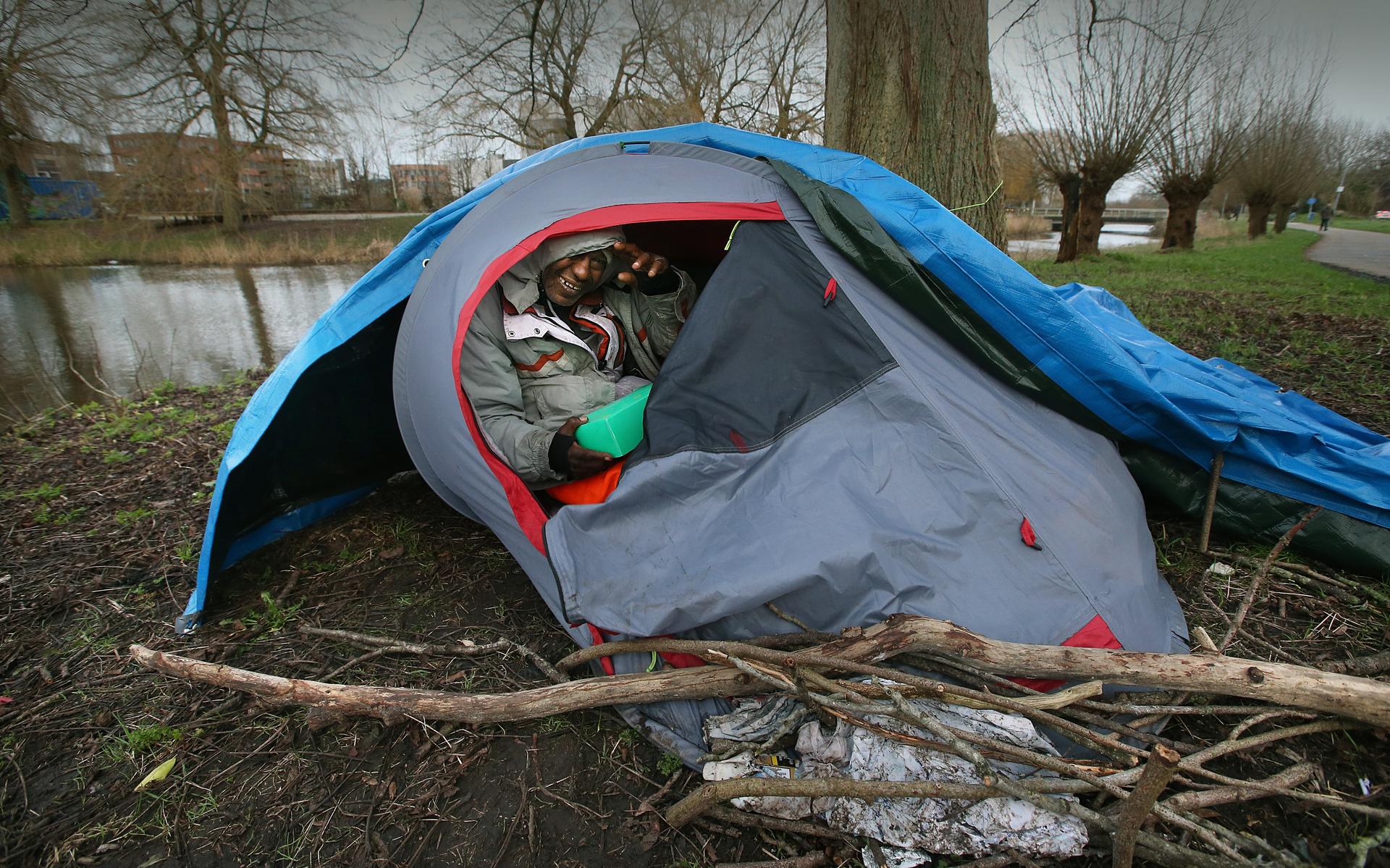 Is de nachtopvang vol? Dan krijg je als dakloze in Leeuwarden een tent