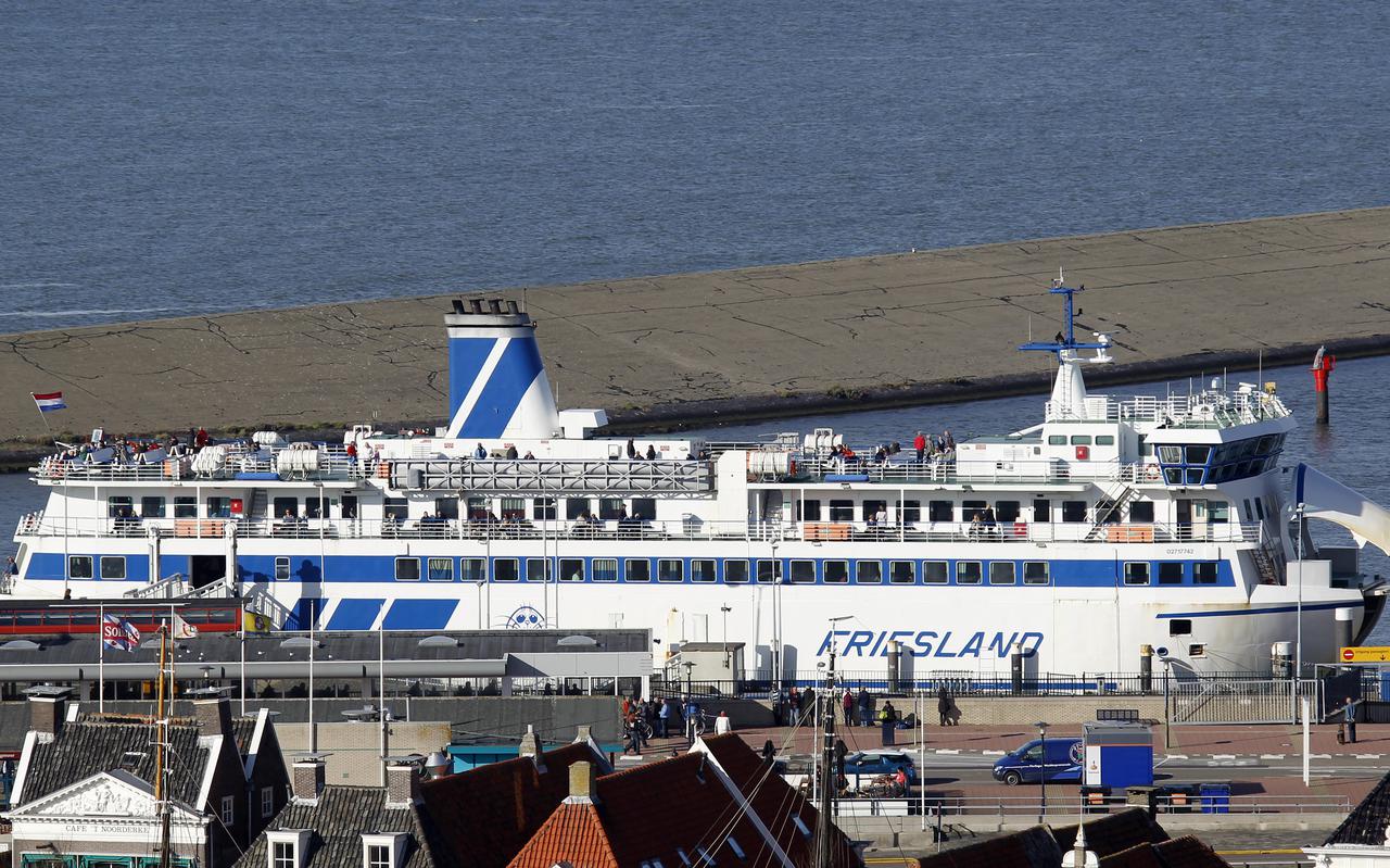 De veerboot Friesland van rederij Doeksen op een archieffoto.