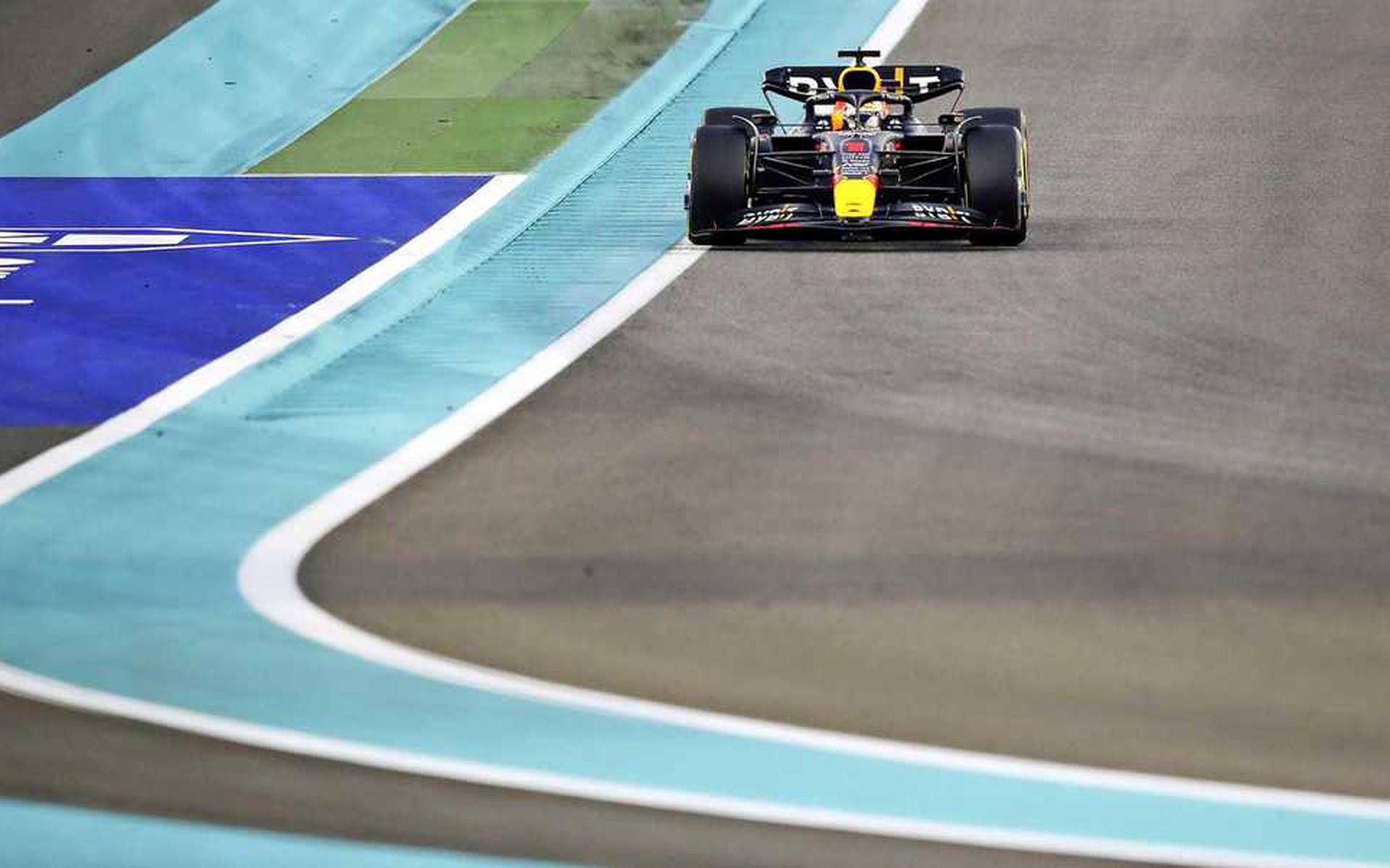 Dominante Max Verstappen Wint Ook De Grand Prix Van Abu Dhabi, Charles ...