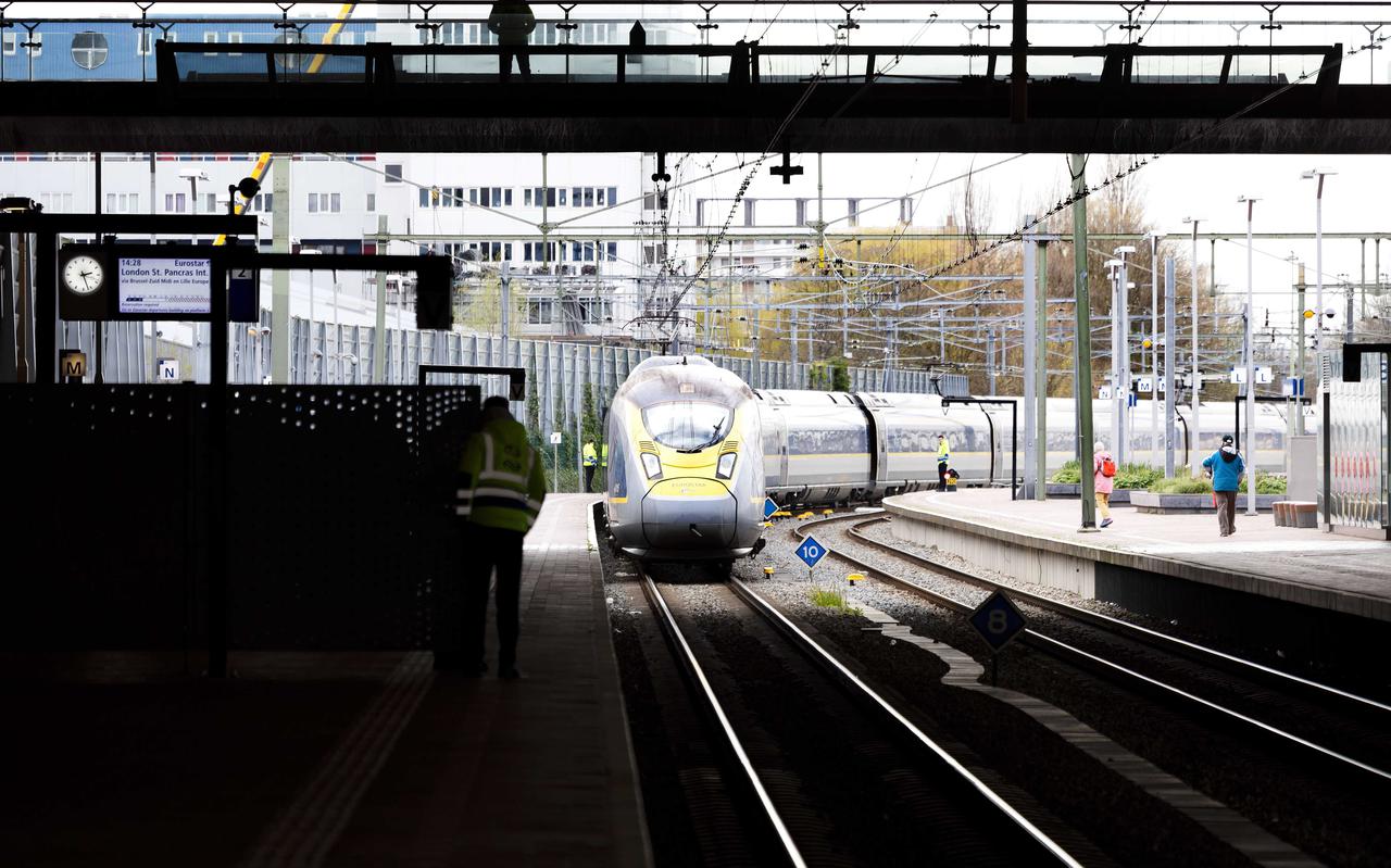 De snelle treinen naar Groningen en Leeuwarden komen later.