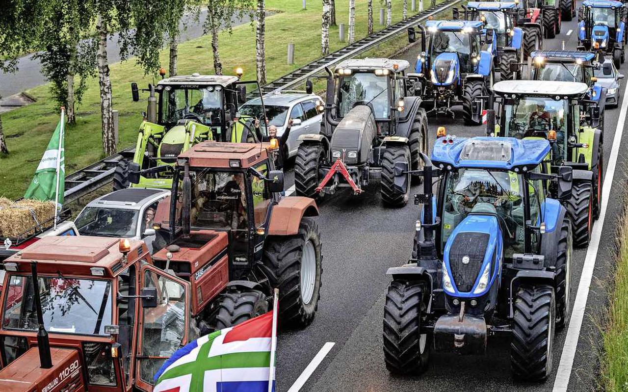 Boeren protesteren op de A7. FOTO ANP/HOLLANDSE HOOGTE