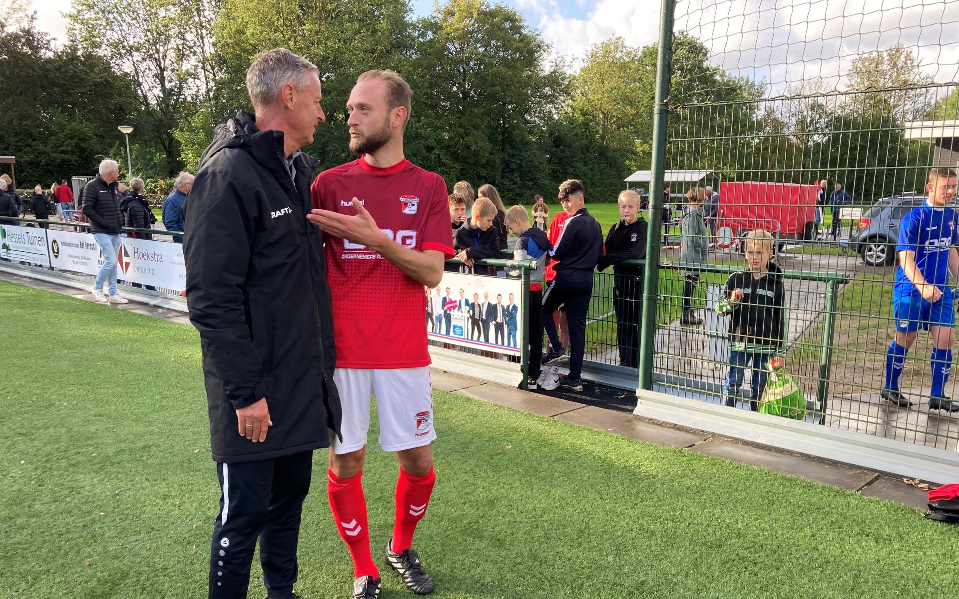Bijzondere Gronings-Friese derby voor Kollum-trainer, die zoon ziet scoren voor Grijpskerk. 'Van zij