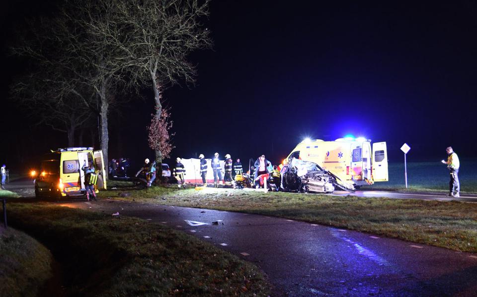 Man uit Veendam overlijdt na ongeluk op N919 bij Oosterwolde.
