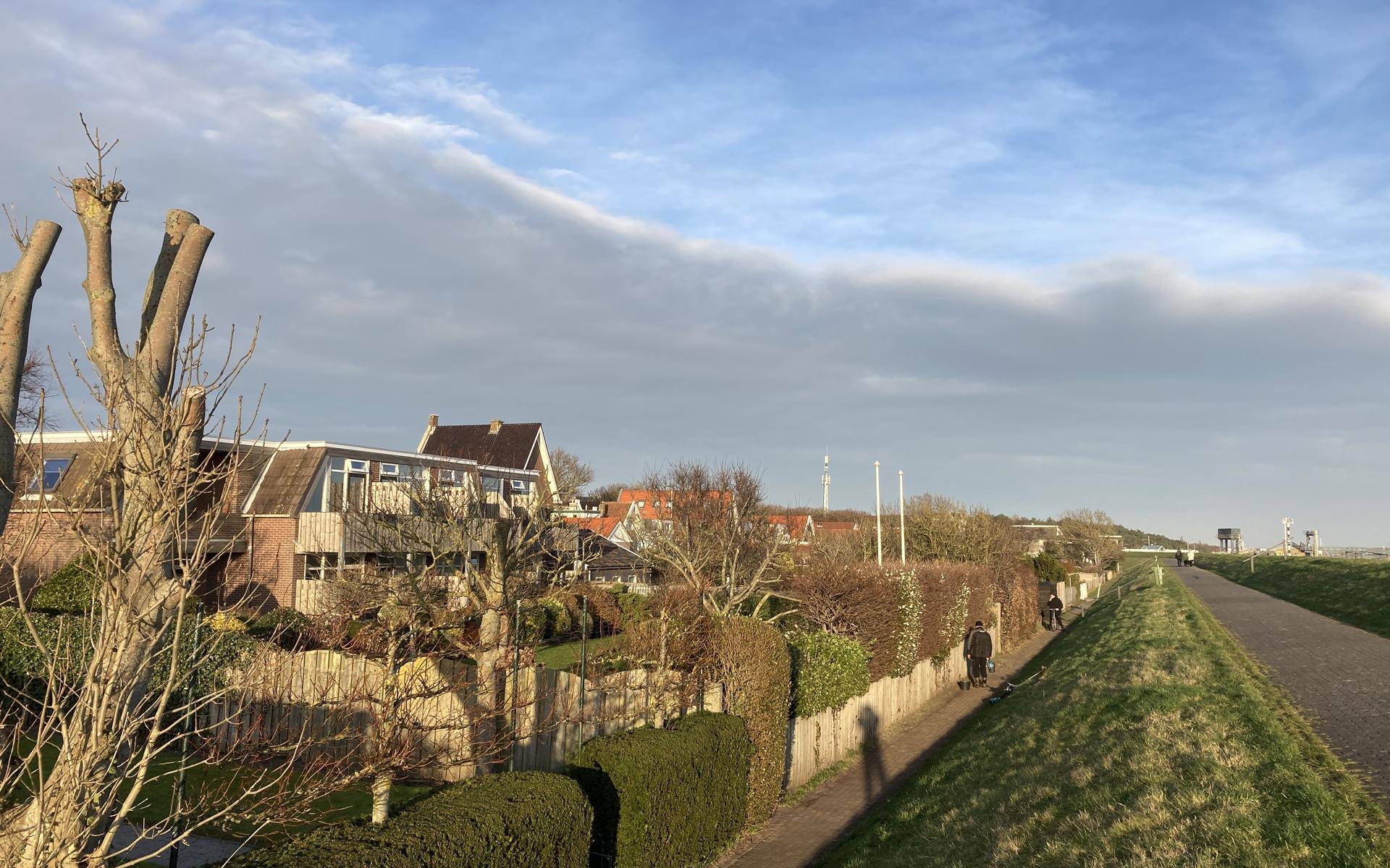 Tijdelijk twee uitkijktorentjes langs dijk van Vlieland - Dagblad van
