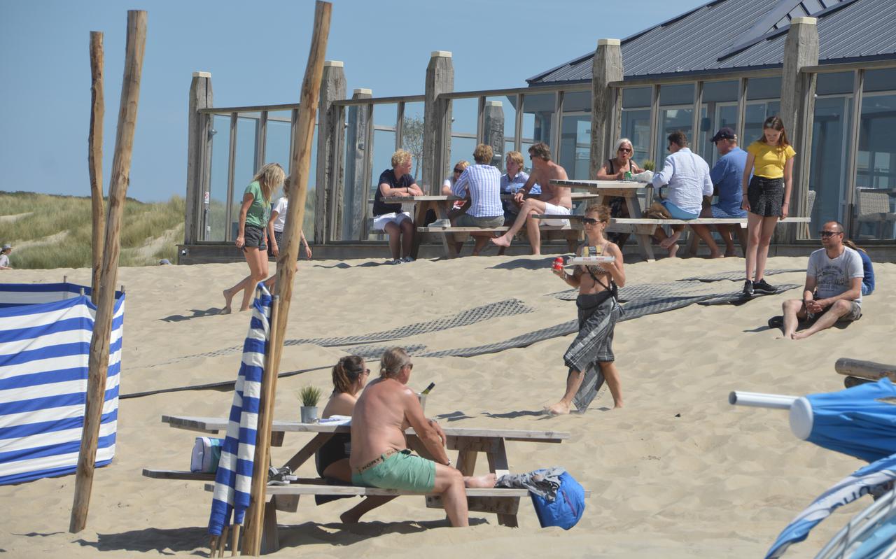 Strandpaviljoen 't Badhuys op Vlieland, zoals het er in mei 2020 bij lag.