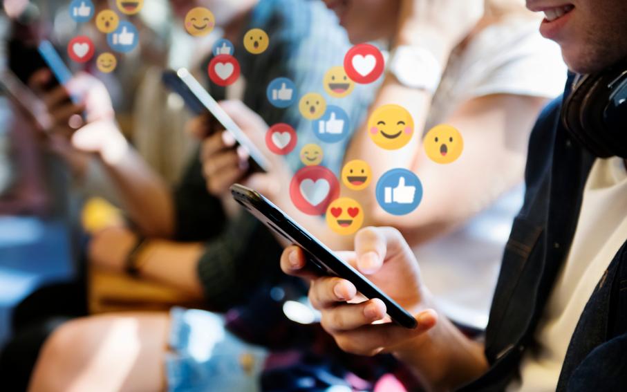 Appen met je iemand die je leuk vindt? Deze emoji's kun je maar beter