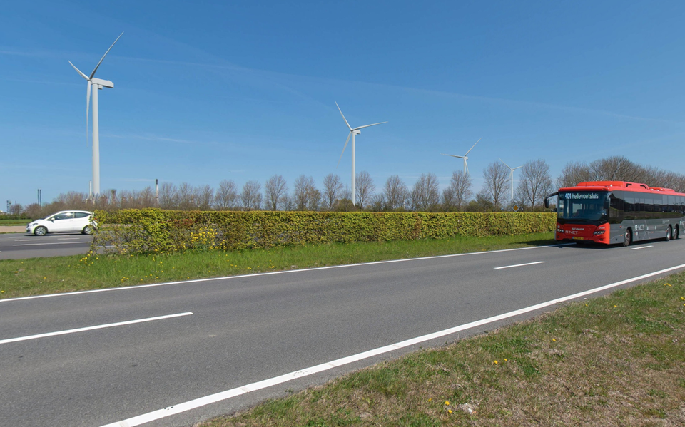 Visualisatie van windmolens bij Brielse Maasdijk. De molens zijn in een 3D-foto van de huidige situatie geplaatst.