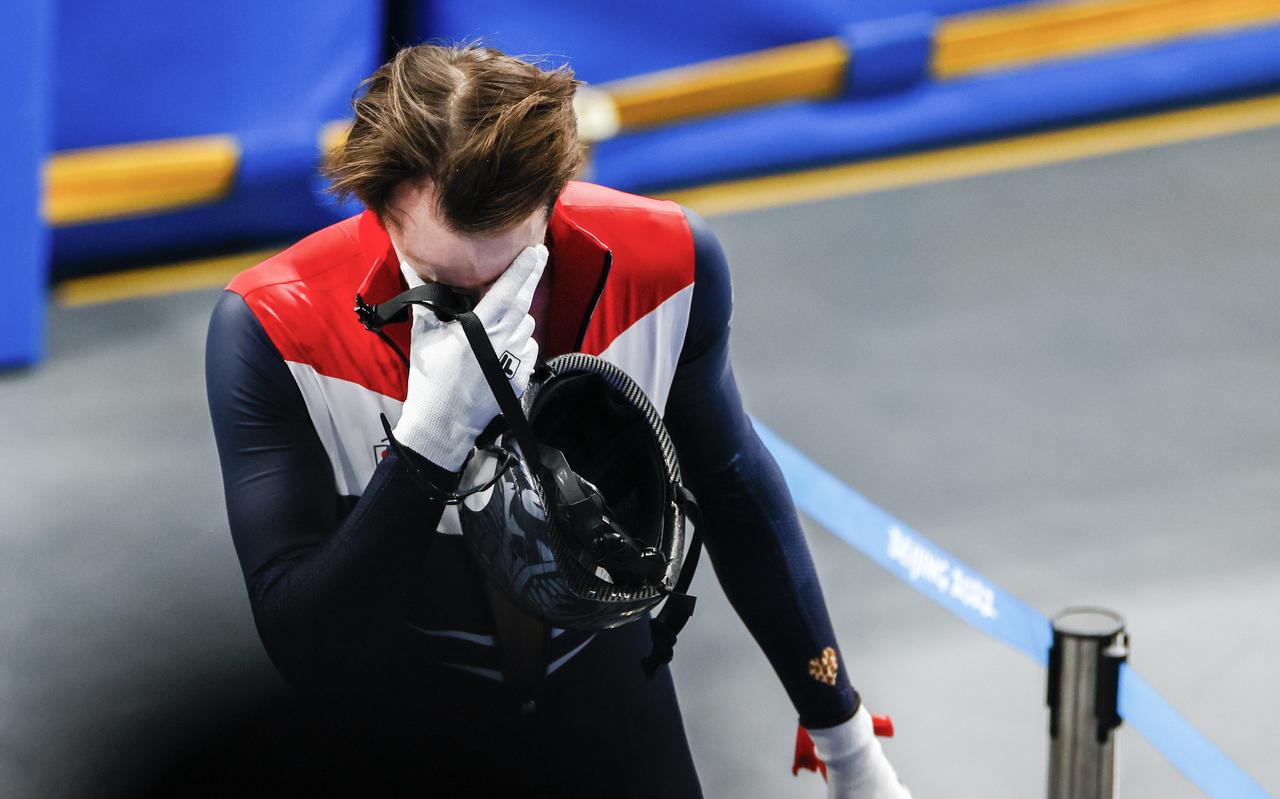 Itzhak de Laat na afloop van de olympische relay in China. FOTO ANP/KOEN VAN WEEL