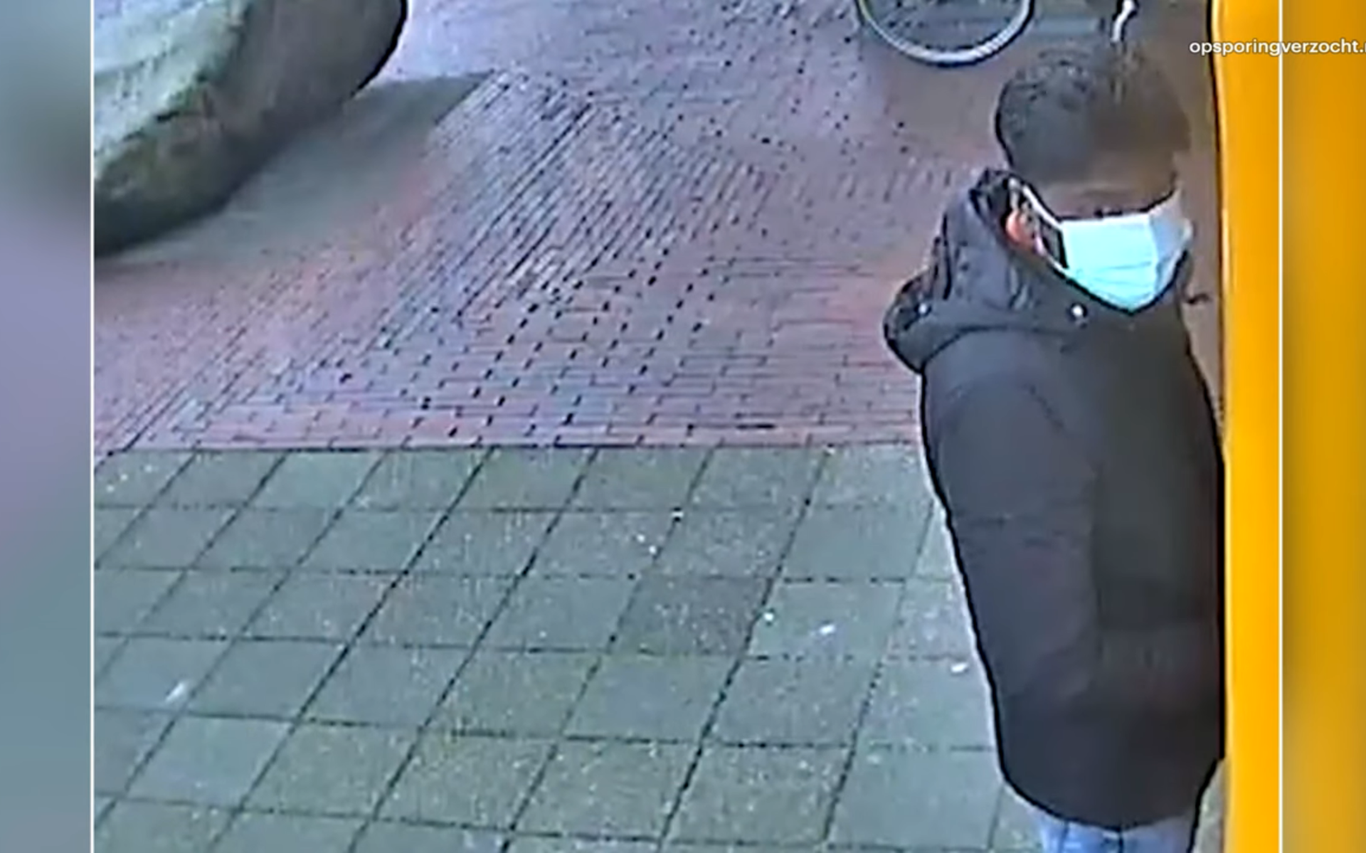Deze man maakte het geld van een weduwe uit Friesland buit in Paterswolde. Bekijk hier de beelden va