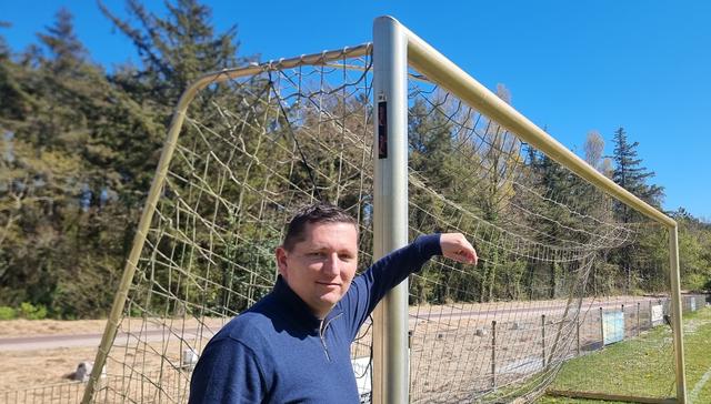 Titelstrijd met open eind dreigt voor Vlielands voetbaltrots. ‘We zijn er klaar mee en de KNVB ook’