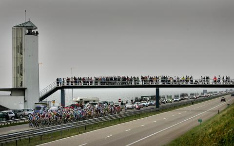 In augustus 2006 raasde het wielerpeloton ook al eens over de Afsluitdijk, tijdens de Eneco Tour.