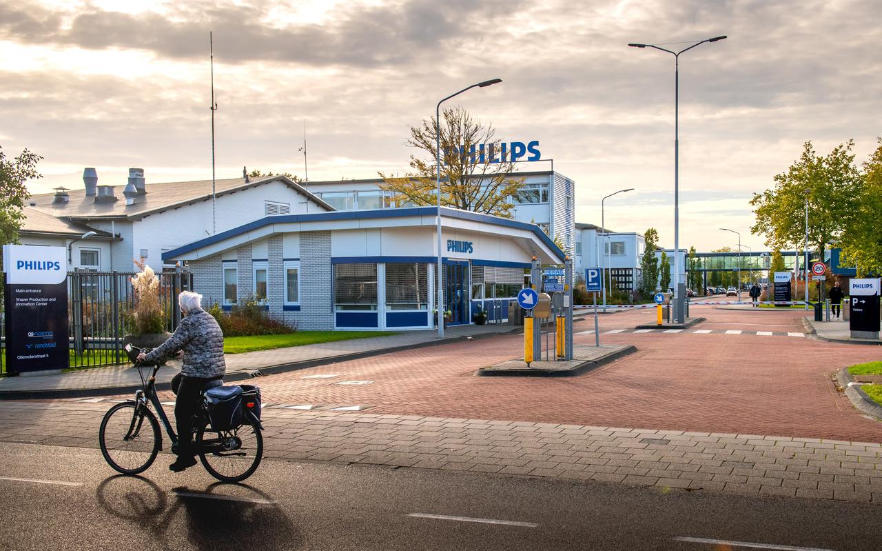 De hoofdingang van de Philips-fabriek in Drachten.