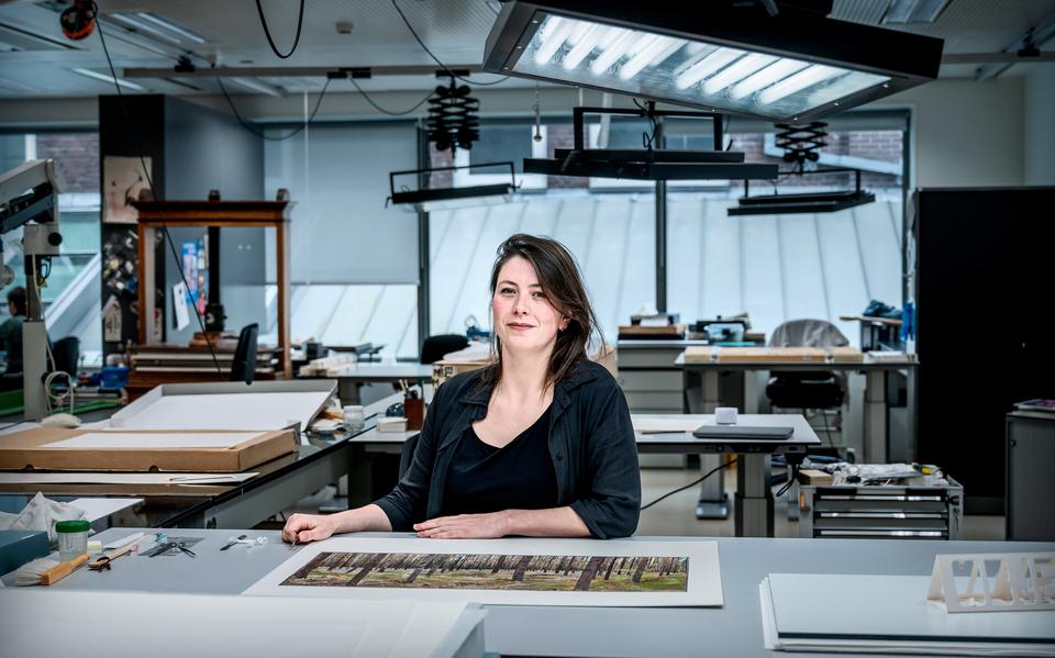 Juliet Baines, papierrestaurator bij Rijksmuseum.