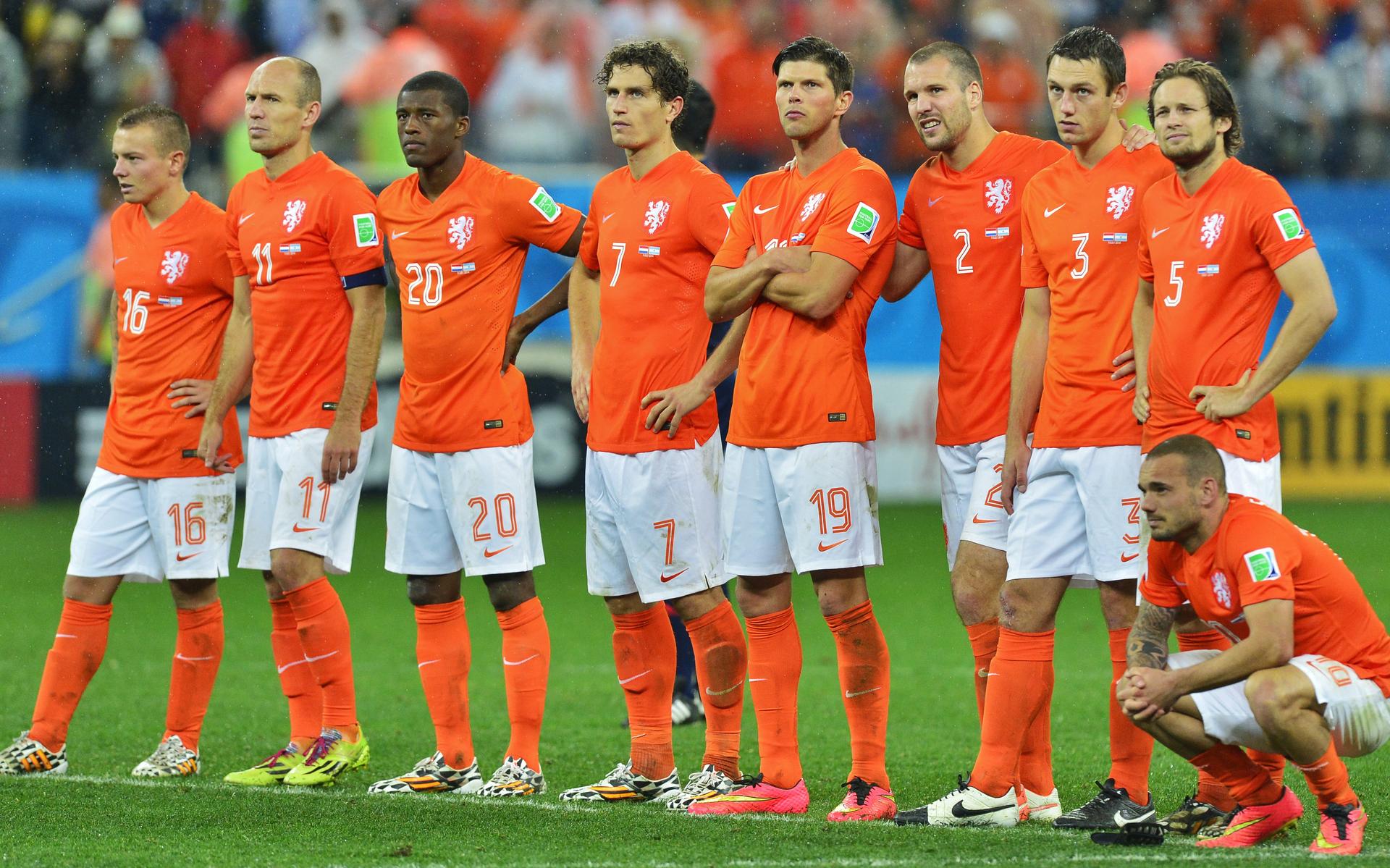 Rinus Michels zei ooit dat voetbal oorlog is, maar het eist ook thuis