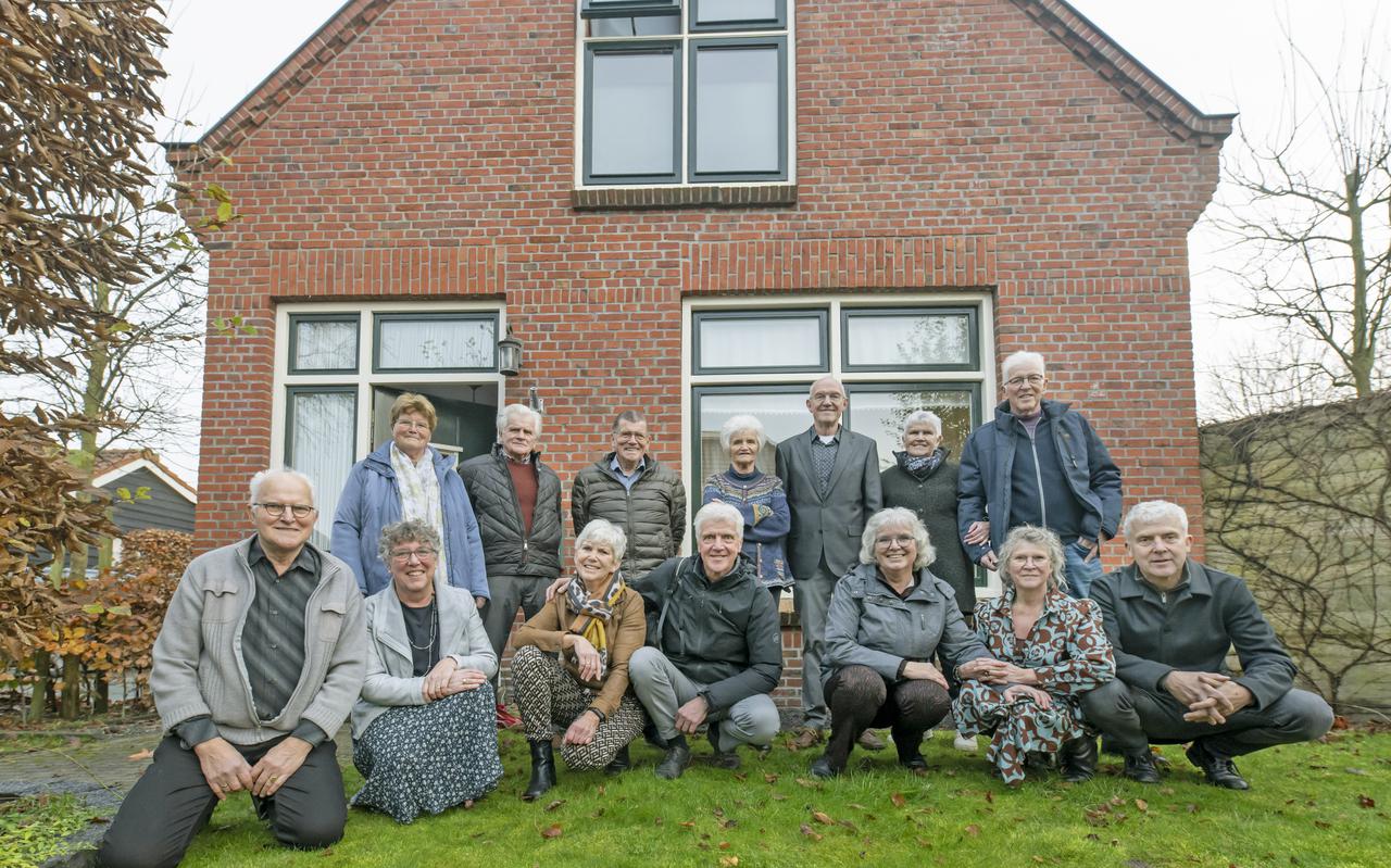 De veertien broers en zussen Pander zijn bij elkaar precies 1000 jaar. Staand v.l.n.r:  Baukje (81), Hendrik (80), Albert (78), Janke (77), Karel (75) Trienke (73) en Lieuwe (72). Knielend v.l.n.r:  Aan (70), Anneke (69), Jantsje (67), Eelke (66), Sjoukje (63), Jeltje (62) en Pieter (60).